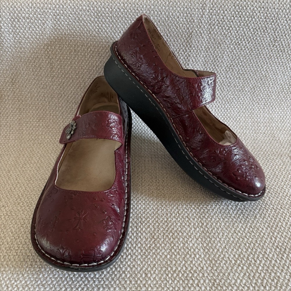 Alegria Paloma Mary Jane 41 EU 10.5/11 US Red Wine Embossed Saint Fleur De Lis